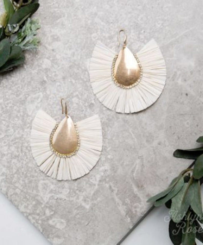 Cream Stop and Stare Earrings
